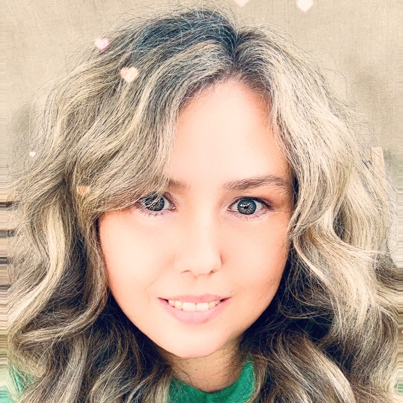 Meet your Posher, Christina - Picture 1 of 1